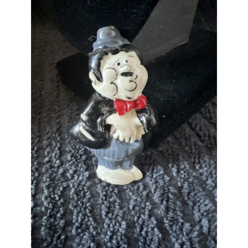 Rare Vintage Laurel and Hardy Plastic Pinbacks Pins Comedian Antique Memorabilia - Picture 12 of 15